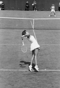 08 Sep 1960, Forest Hills, New York, USA --- 9/8/1960-Forest Hills, NY- Brazil's Maria Bueno shows beautiful form as she serves to Nancy Richey of San Angelo, Texas (background), during their national tennis tournament match.  Miss Bueno reached the semi-finals by winning 6-2, 6-4. --- Image by © Bettmann/CORBIS