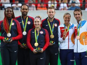 mixed-doubles-olympics-ceremony-venus-williams-bethanie-mattek-sands-rajeev_3765148