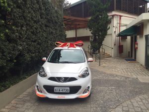 The Nissan March Rio 2016 special edition car presented to Maria Esther Bueno by the Sociedade Harmonia de Tênis